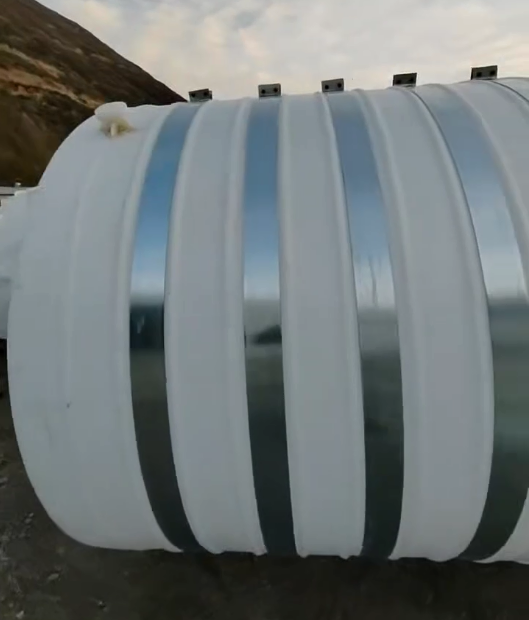 圆形秦安塑料桶批量交付案例：结构稳定，适配多行业液体储运需求